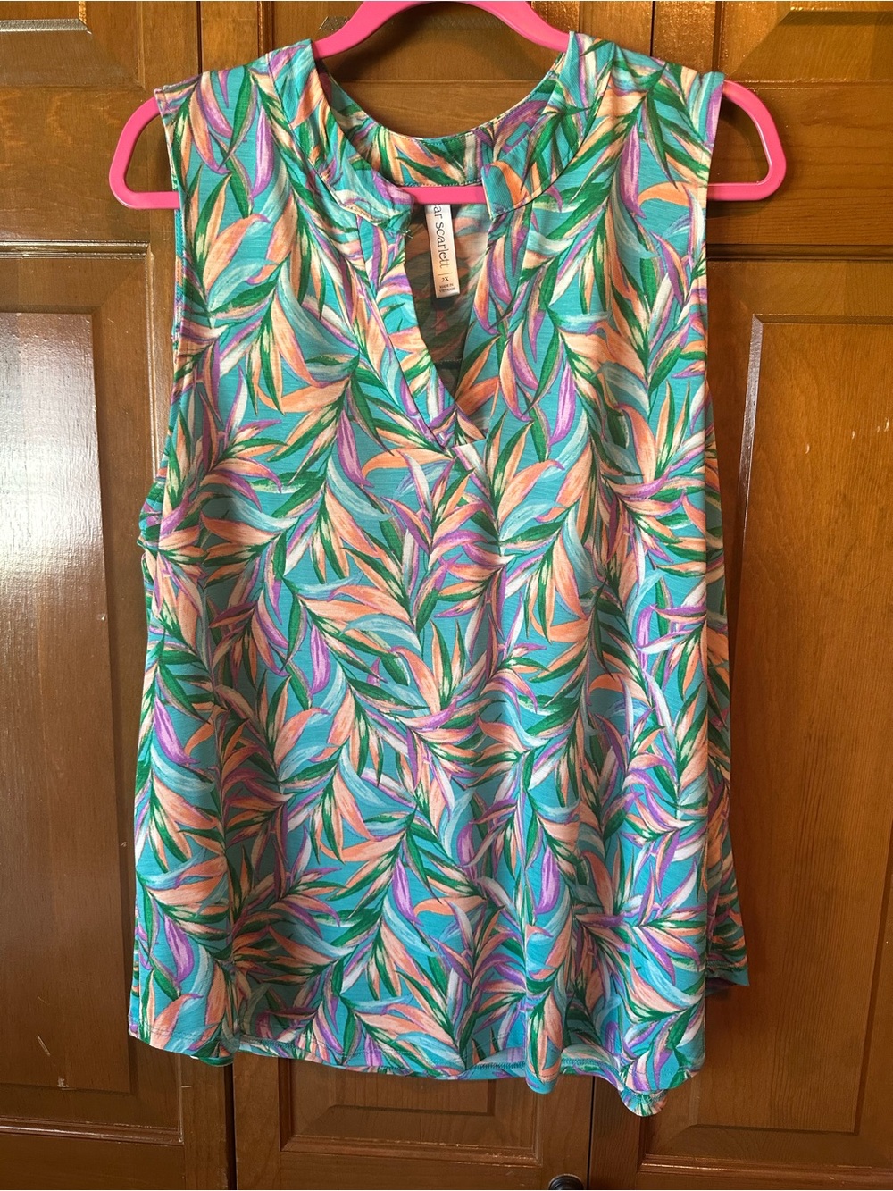 Scalloped V-Neck Leaf-Print Camisole in Teal Multi